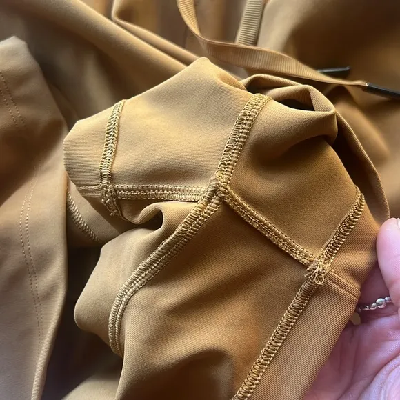 📸 Lululemon On the Fly Short *2.5&quot;Spiced Bronze, Size 10, EUC $58