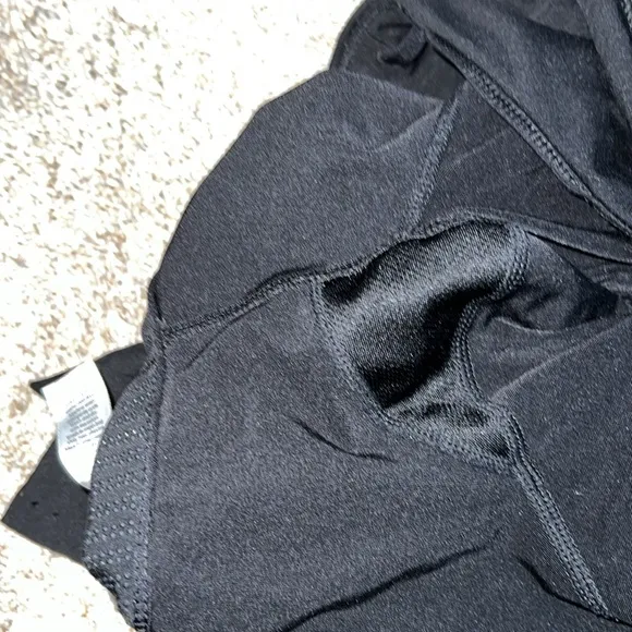 ATHLETA Laser Run Skort Black Size Medium