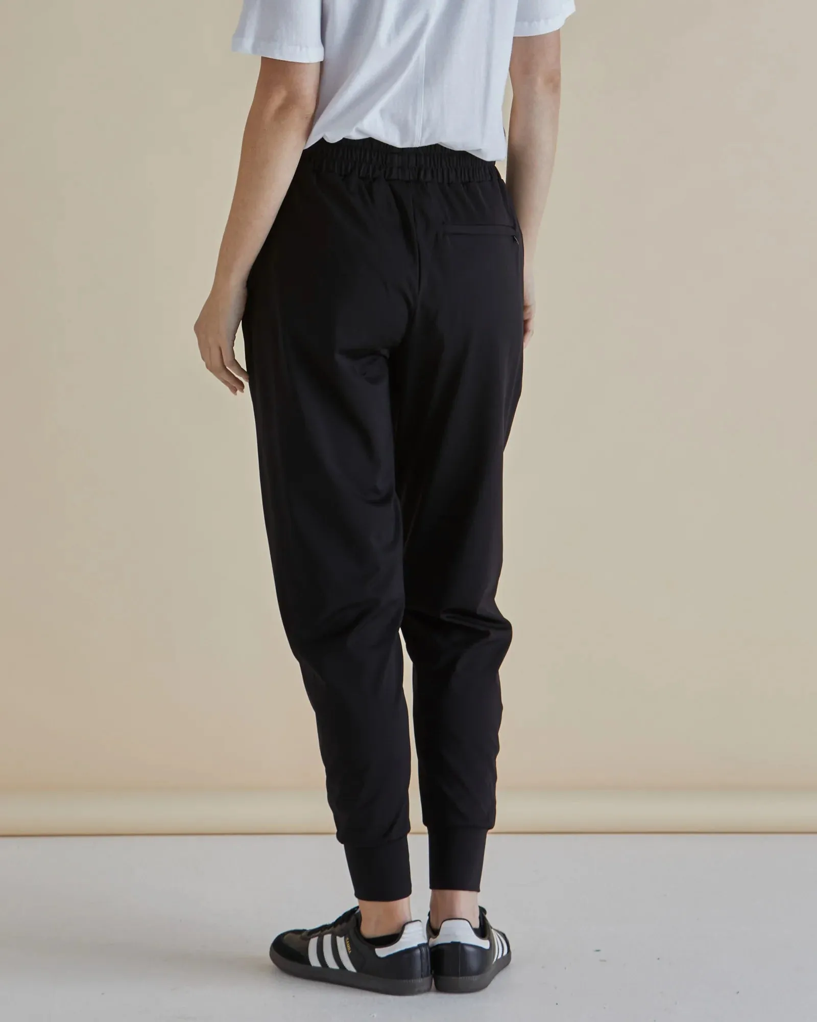 BETTY BASICS CARA TRAVEL JOGGER BLACK