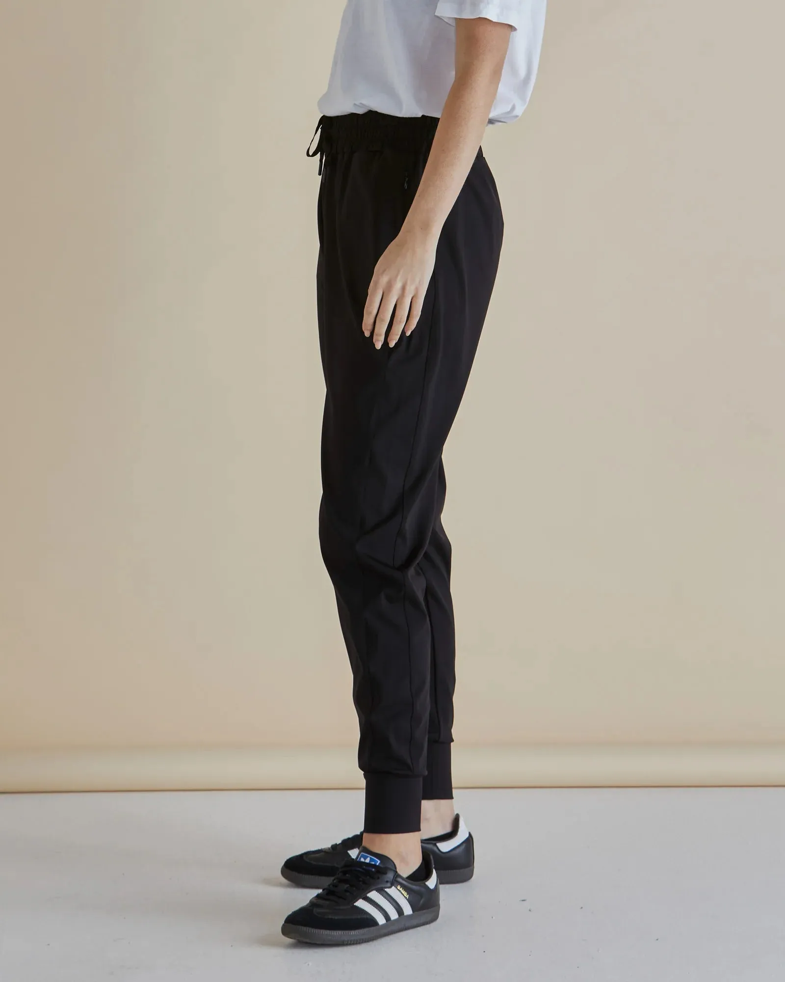 BETTY BASICS CARA TRAVEL JOGGER BLACK
