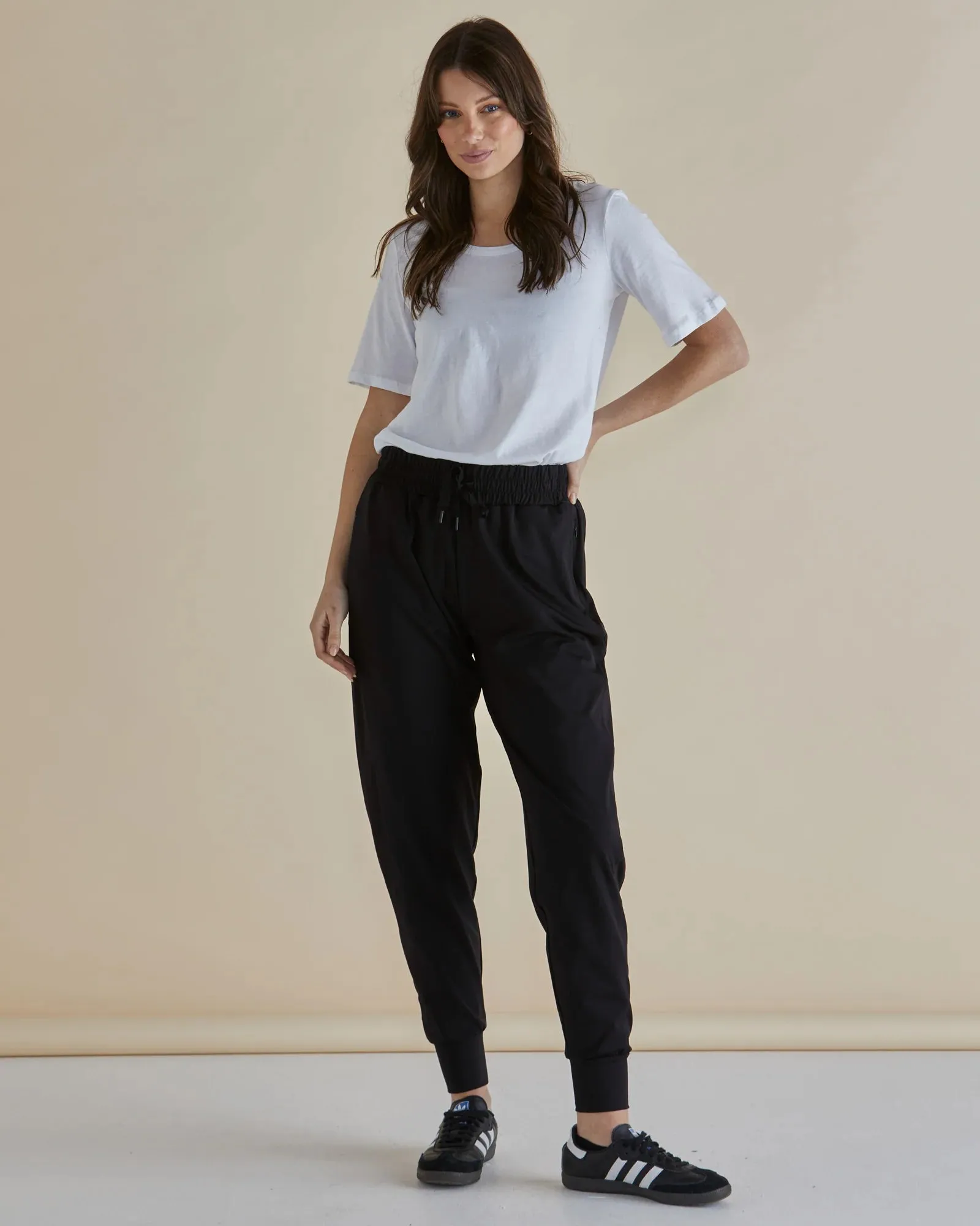 BETTY BASICS CARA TRAVEL JOGGER BLACK