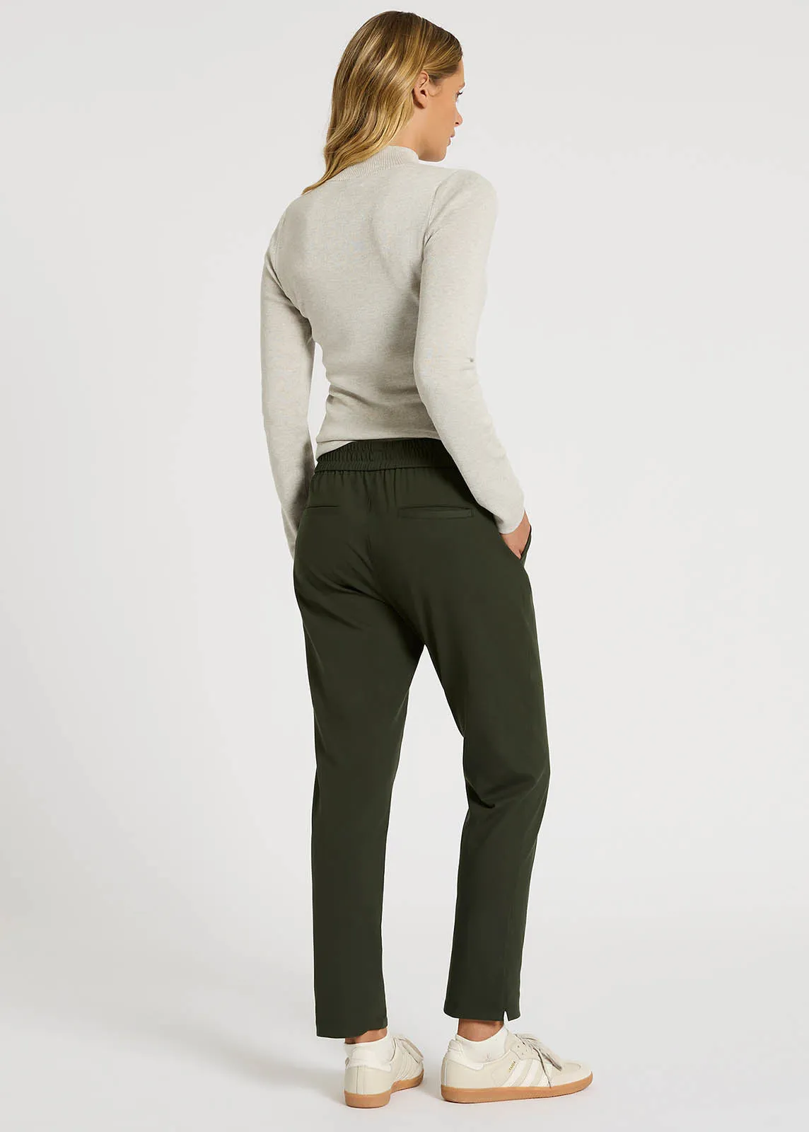 Essential Travel Pant