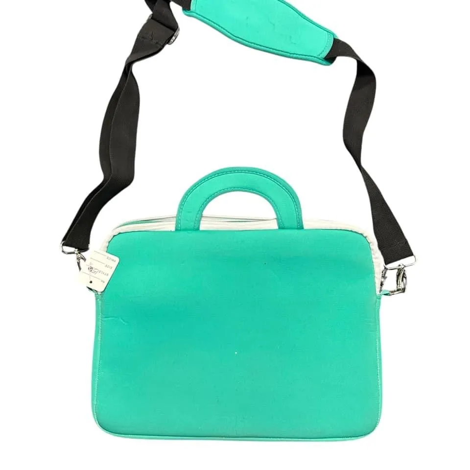 LAPTOP GREEN CASE 15  $9.99