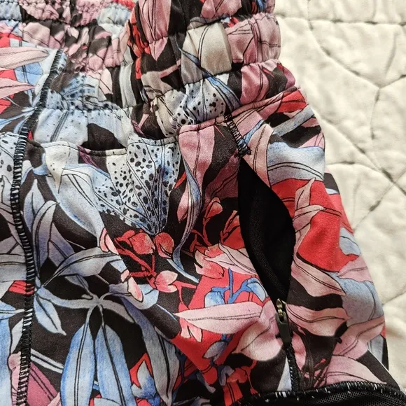 Lululemon Hotty Hot‎ Lined Short Size 6