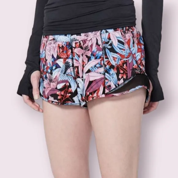 Lululemon Hotty Hot‎ Lined Short Size 6