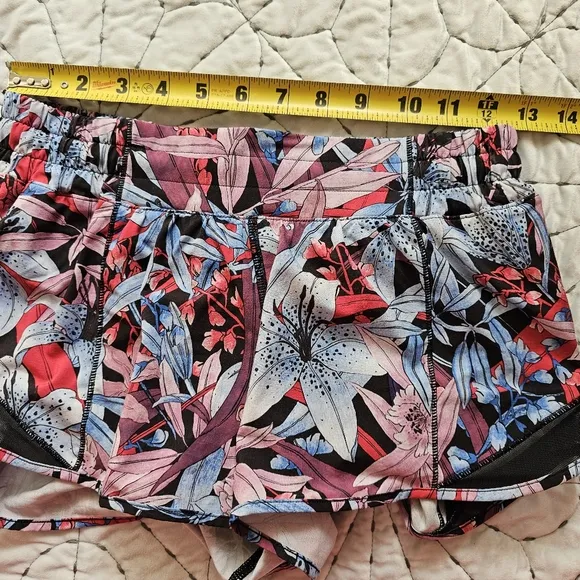 Lululemon Hotty Hot‎ Lined Short Size 6