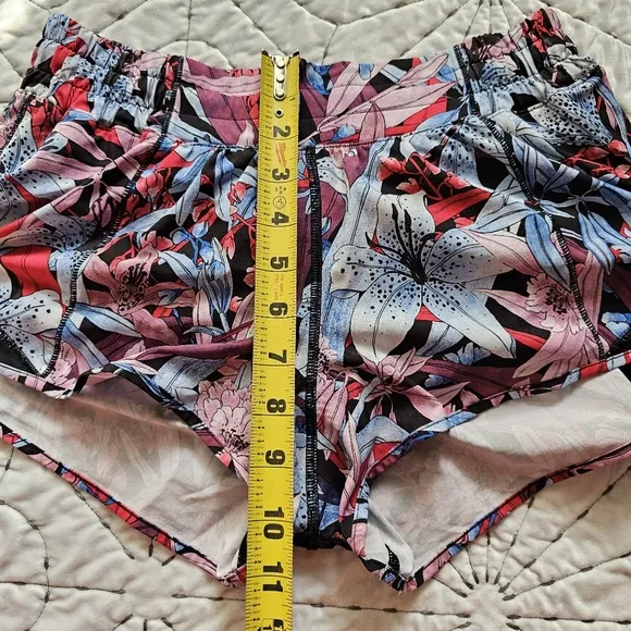 Lululemon Hotty Hot‎ Lined Short Size 6