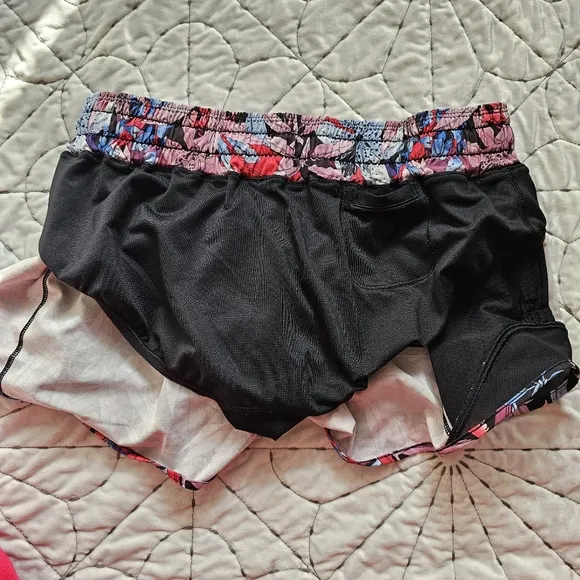 Lululemon Hotty Hot‎ Lined Short Size 6