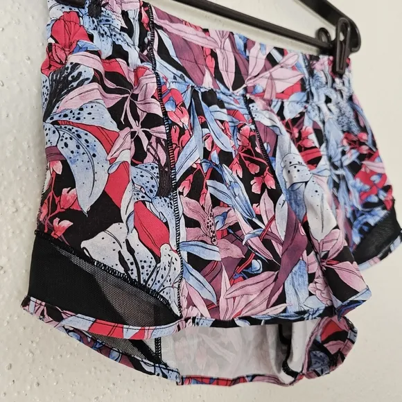 Lululemon Hotty Hot‎ Lined Short Size 6