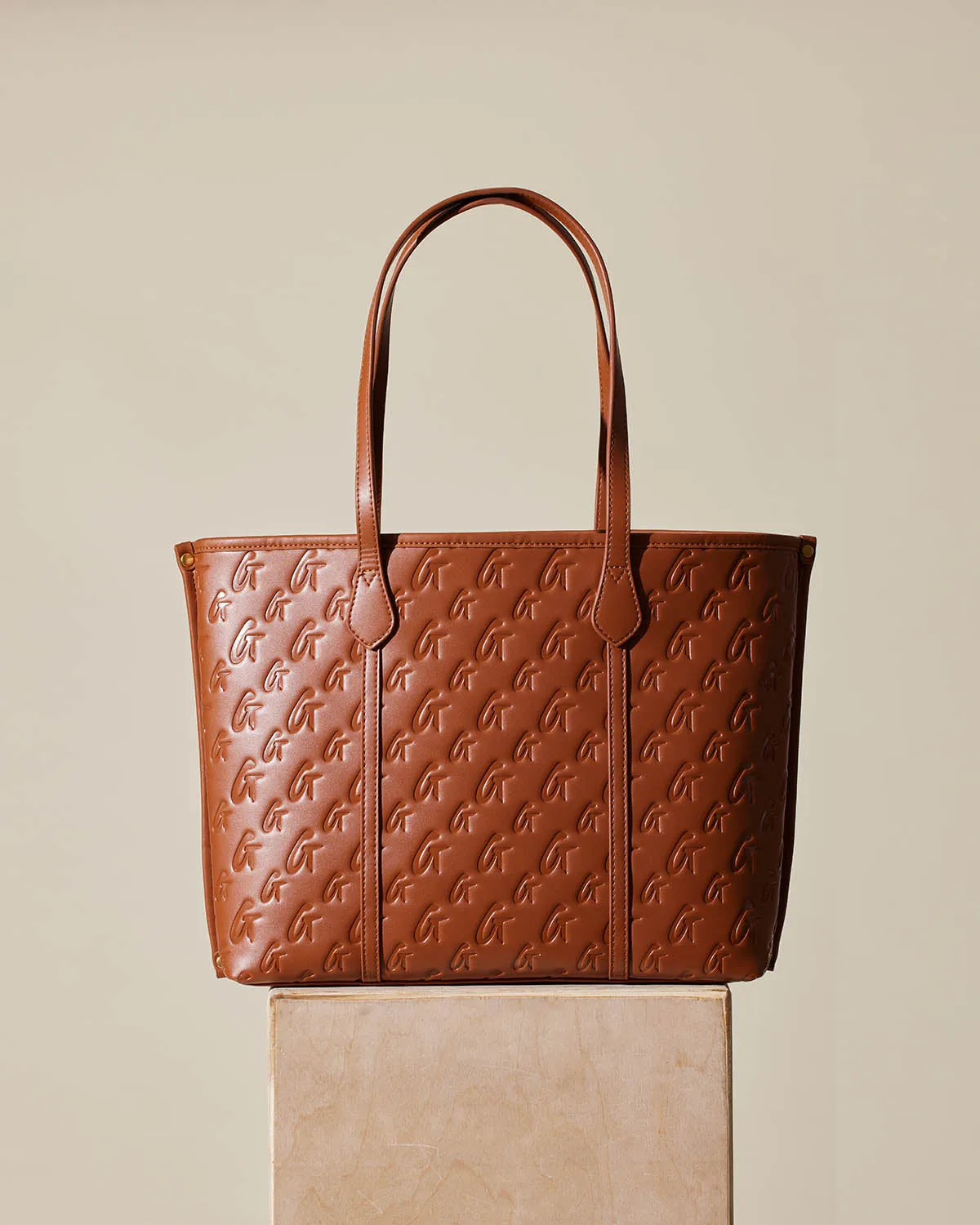 MONOGRAM SLEEK TOTE - BROWN