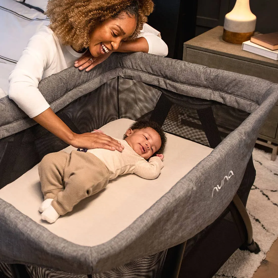 Nuna Sena Aire Travel Cot Inc. Zip On Bassinet - Frost