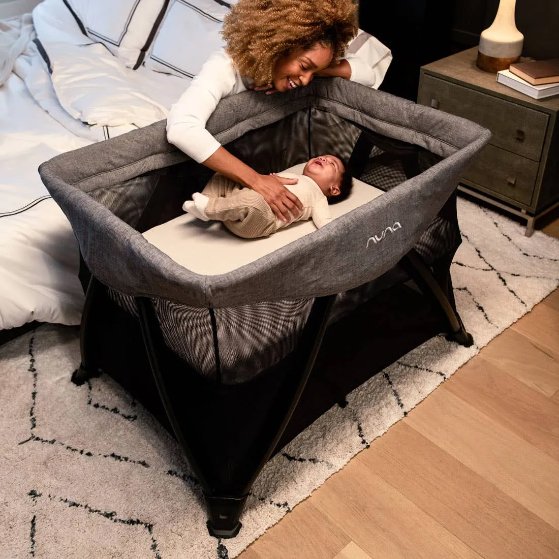 Nuna Sena Aire Travel Cot Inc. Zip On Bassinet - Frost