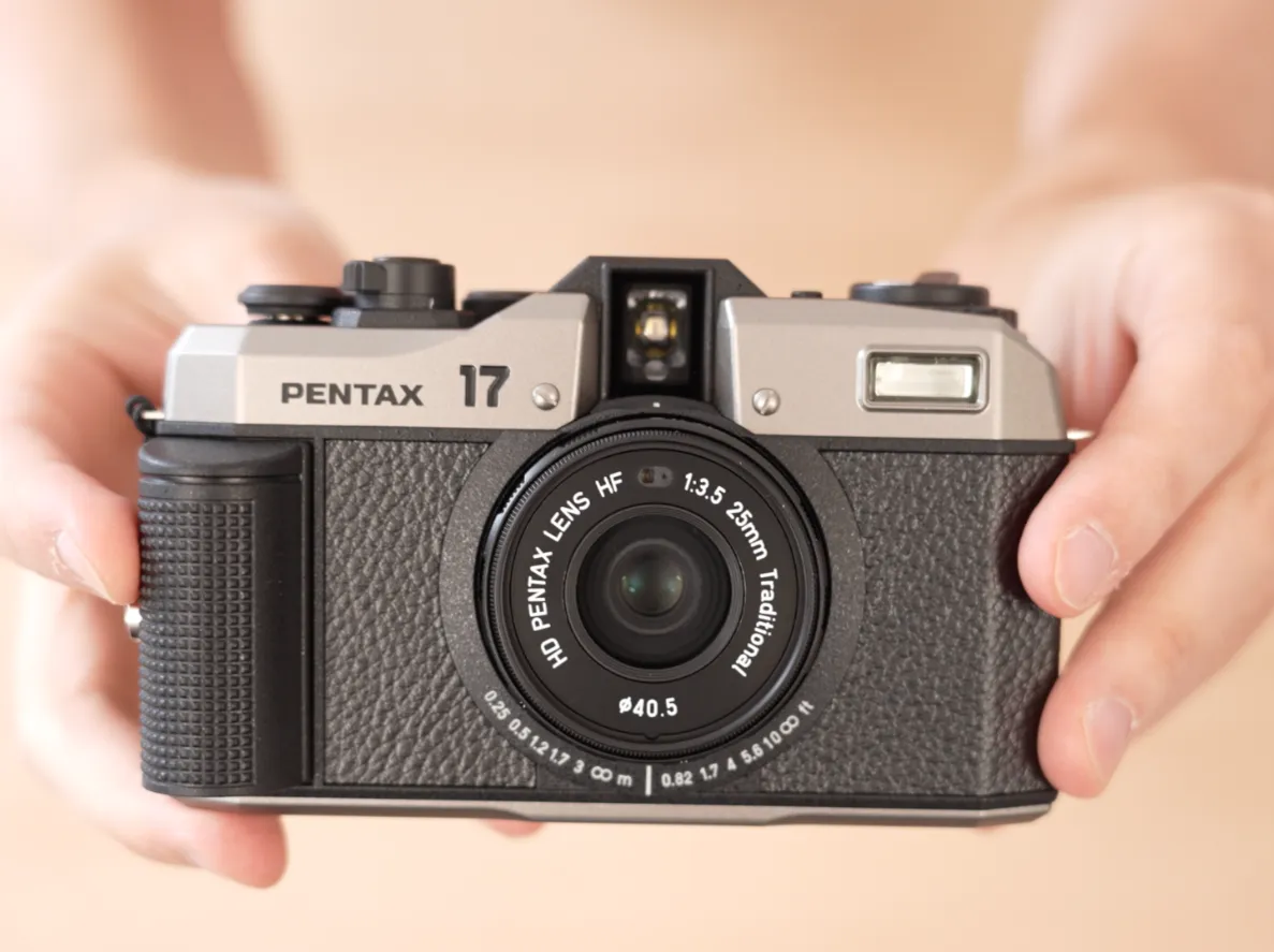 Pentax 17 - 35mm Film Camera - with fast TRACKED shipping