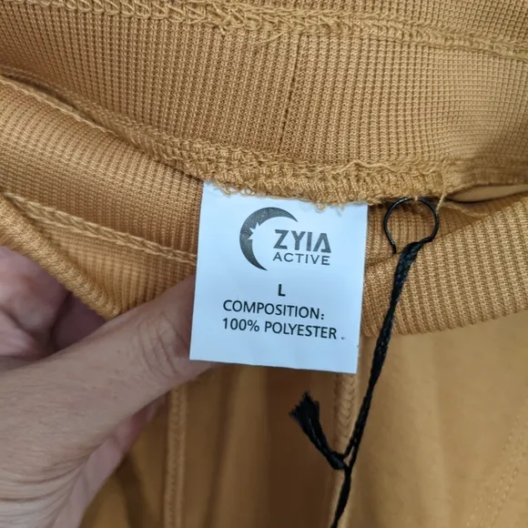 Zyia Active Dark Khaki Canyon Short L NWT